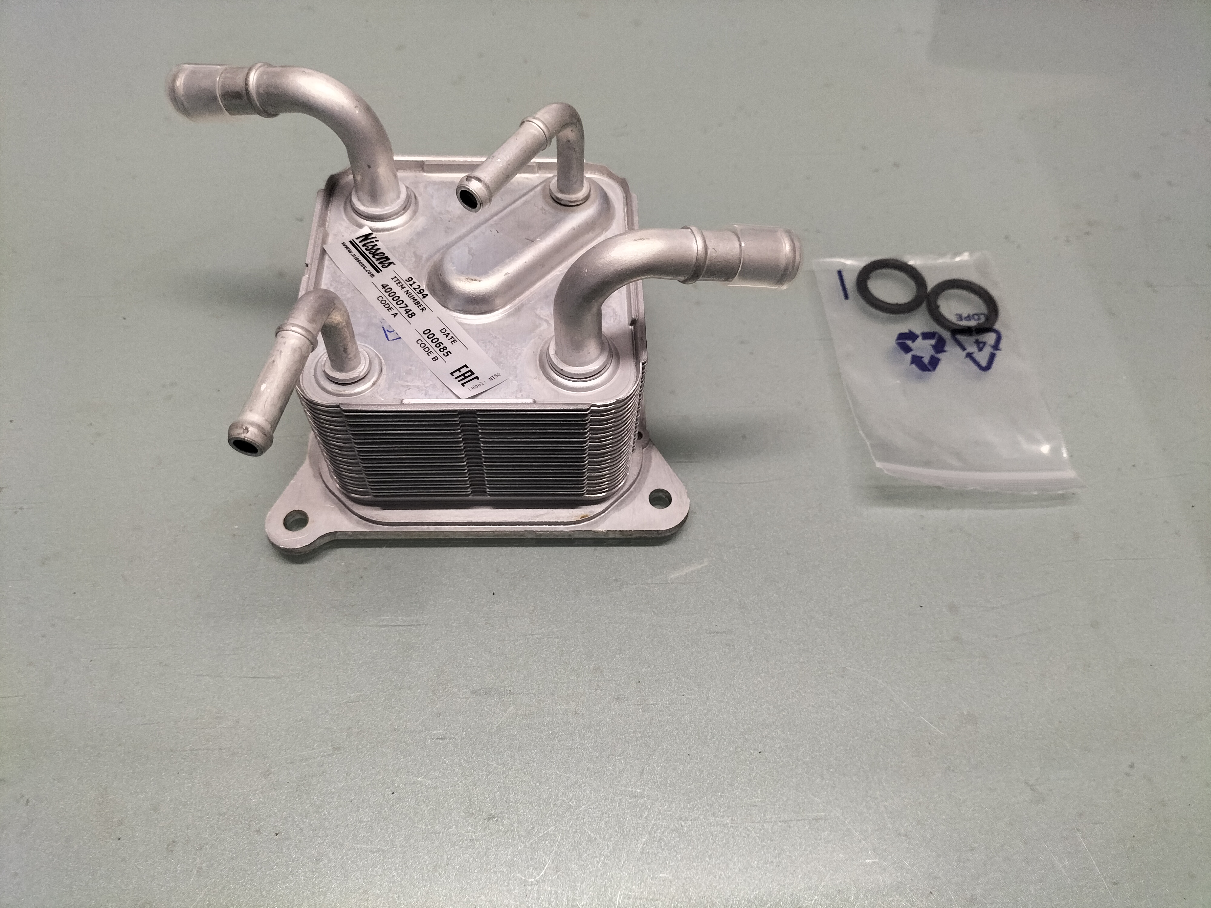 Oil cooler assy-auto transmission Nissan 21606-3JX2C F15/ J10/ JJ10 Nieuw.