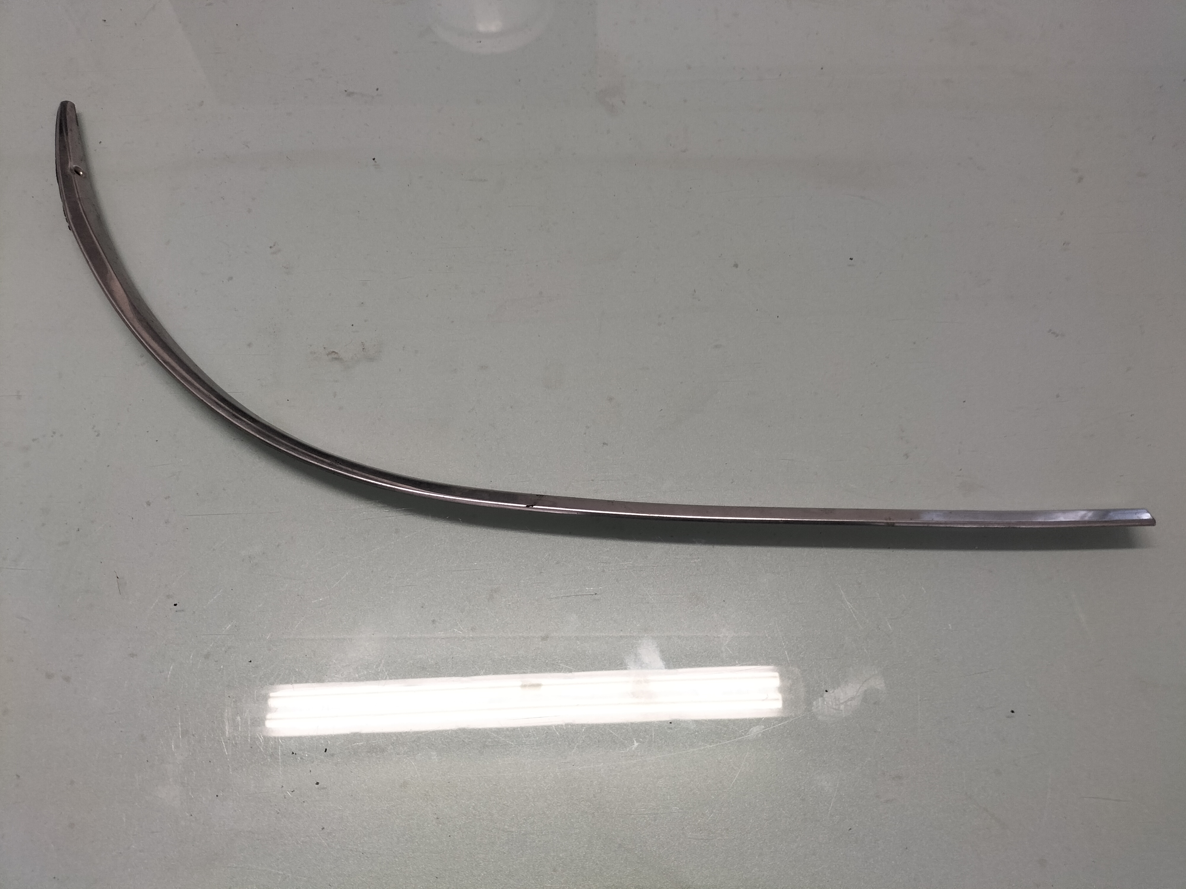 Sierlijst zijraam rechtsachter Datsun Cherry E10 2-deurs Sedan 76810-M0201 Gebruikt.