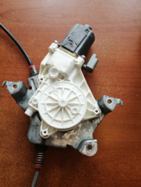 Raammechanisme linksvoor Nissan Micra K12 80701-AX615 (3-deurs) Gebruikt.