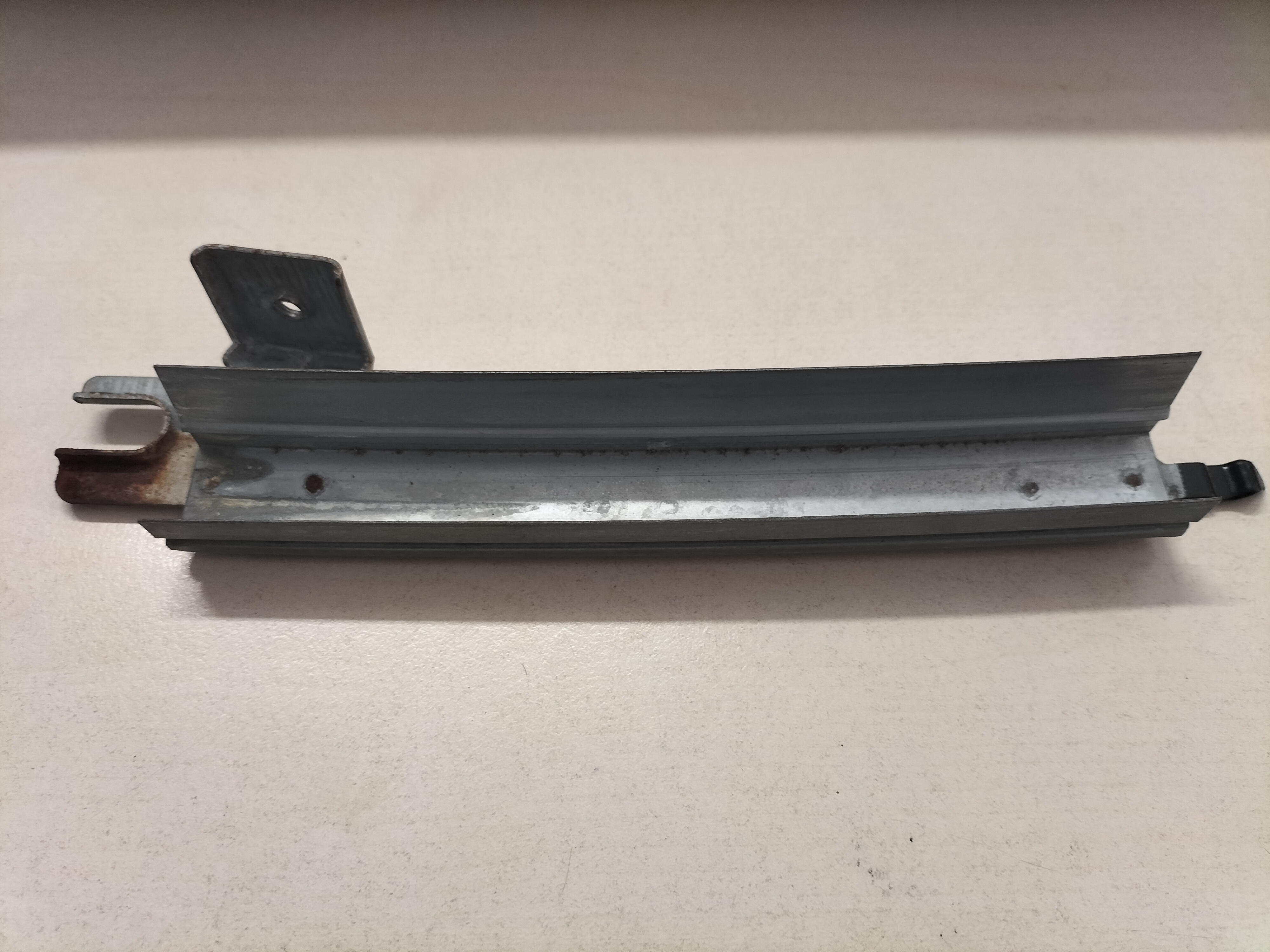 Portierraamgeleider linksachter Nissan Qashqai J10 82217-JD000 Gebruikt.