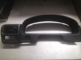 Afschermkap kilometerteller met ventilatierooster Nissan 68240-72Y11 B13/ Y10 Gebruikt.