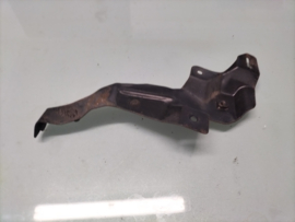 Montagesteun achterbumper links Nissan Micra K10 85221-21B00 Gebruikt.
