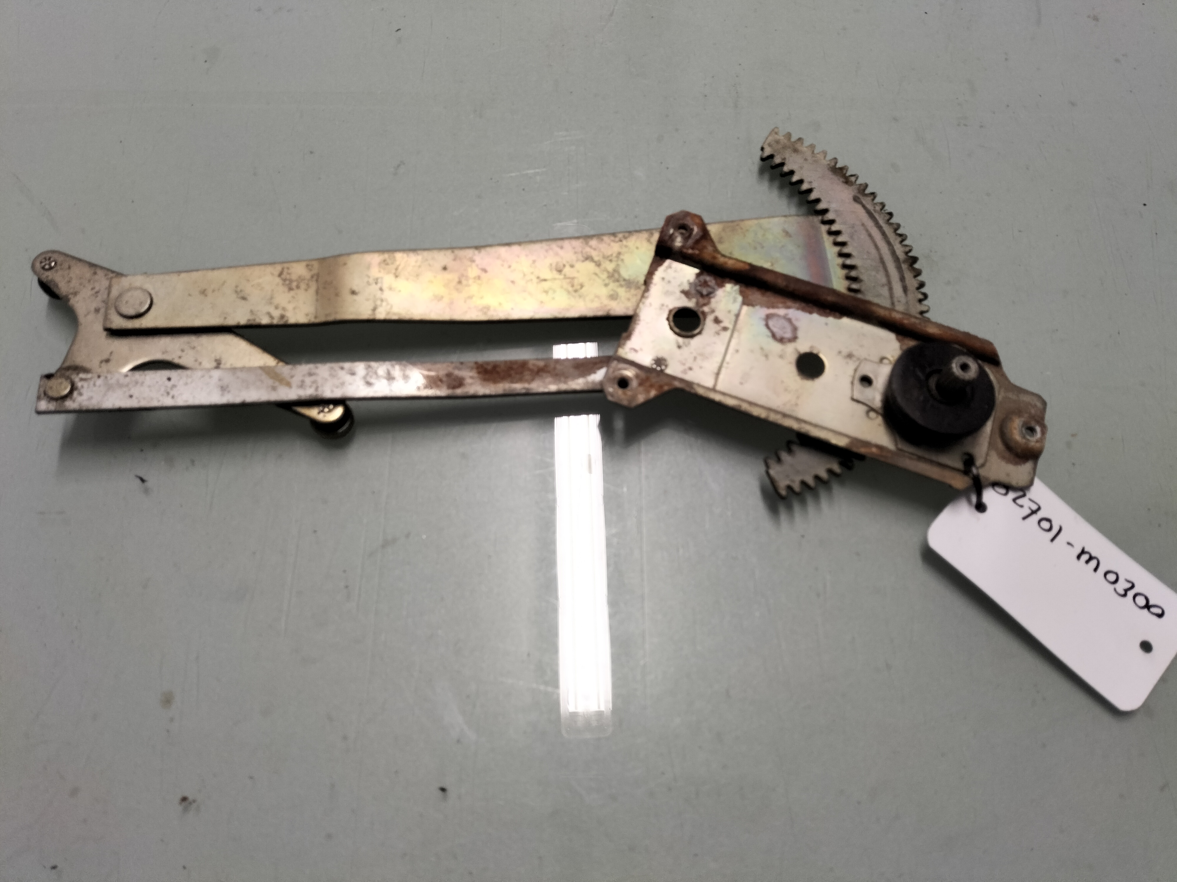 Assy-regulator, door window left-hand Datsun Cherry E10 82701-M0300 Used part.