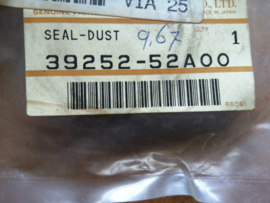 Seal-dust Nissan Sunny B12/ N14 39252-52A00 Original.