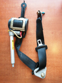 Veiligheidsgordelspanner bestuurder Nissan primera P11 86885-2F000 Gebruikt.