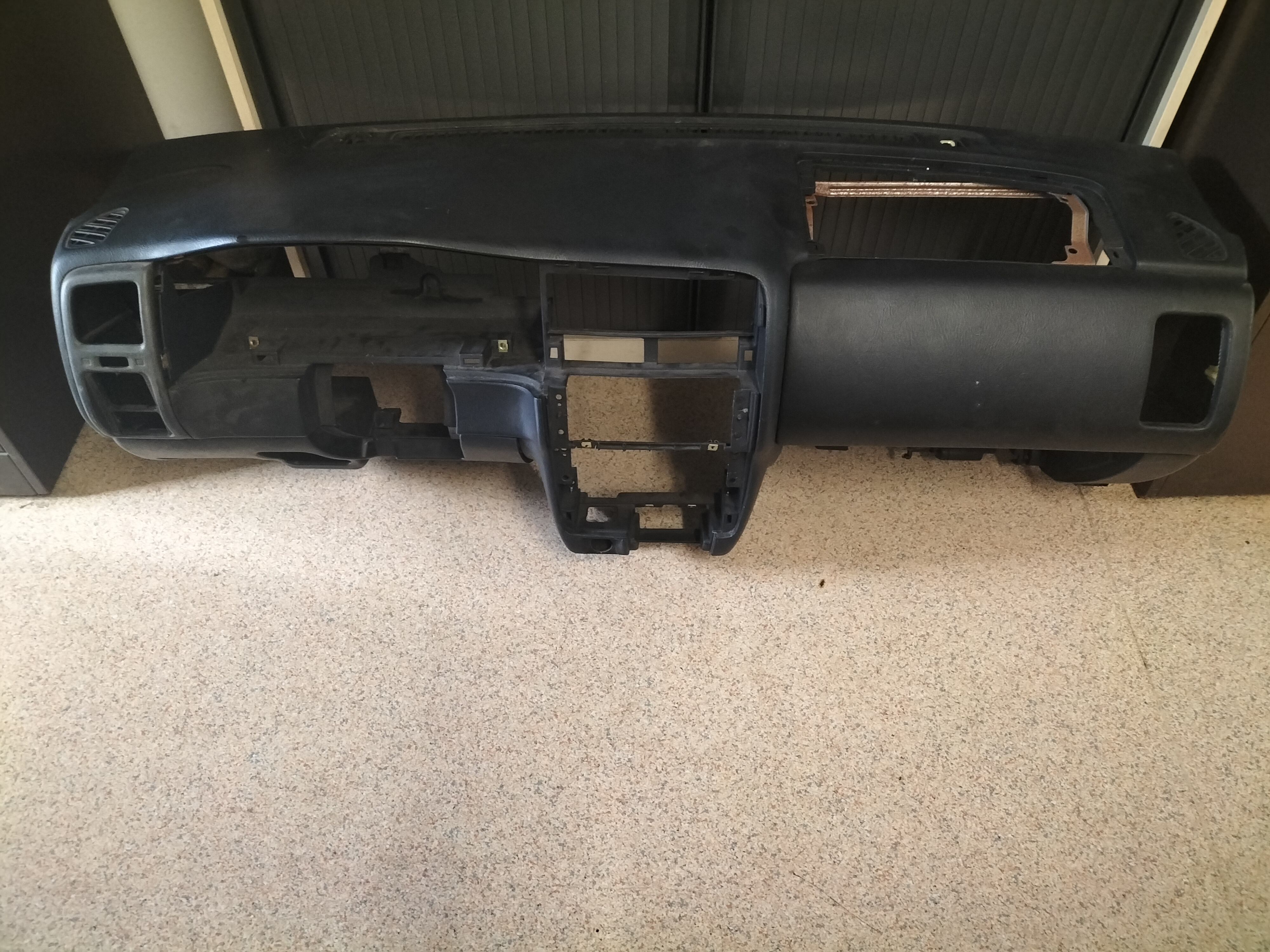 Dashboard Nissan Almera N15 68200-2N510 Gebruikt.