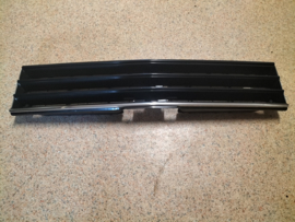 Grille Nissan Bluebird U11 62310-13E05 Origineel.