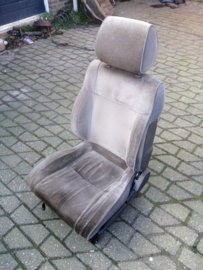 Seat front, left-hand Nissan Bluebird T72 87050-Q9206 Used part.