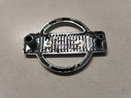 Motorkapembleem Nissan 100NX B13 65890-61Y00 Gebruikt.