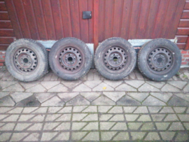 Set stalen wielen 185/65R14 Good Year Fect Nissan Primera P11 40300-2F000