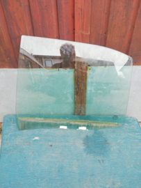 Portierruit linksachter Nissan Primera P11 82301-2F000 (zonder raamhouders) Gebruikt.