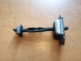 Deurvanger voorportier Nissan Bluebird 80430-01E00 T12/ T72/ U11 Gebruikt.