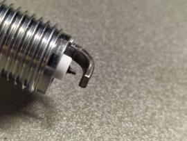 Spark plug Nissan Pixo UA0 B2401-4A00A (IKR6G11) Original.