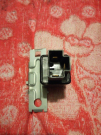 Knipperlichtrelais Nissan 25731-89960 B13/ C23/ GC22/ K10/ M11/ N14/ P10/ S13/ Y10/ W10/ Z32 Gebruikt.