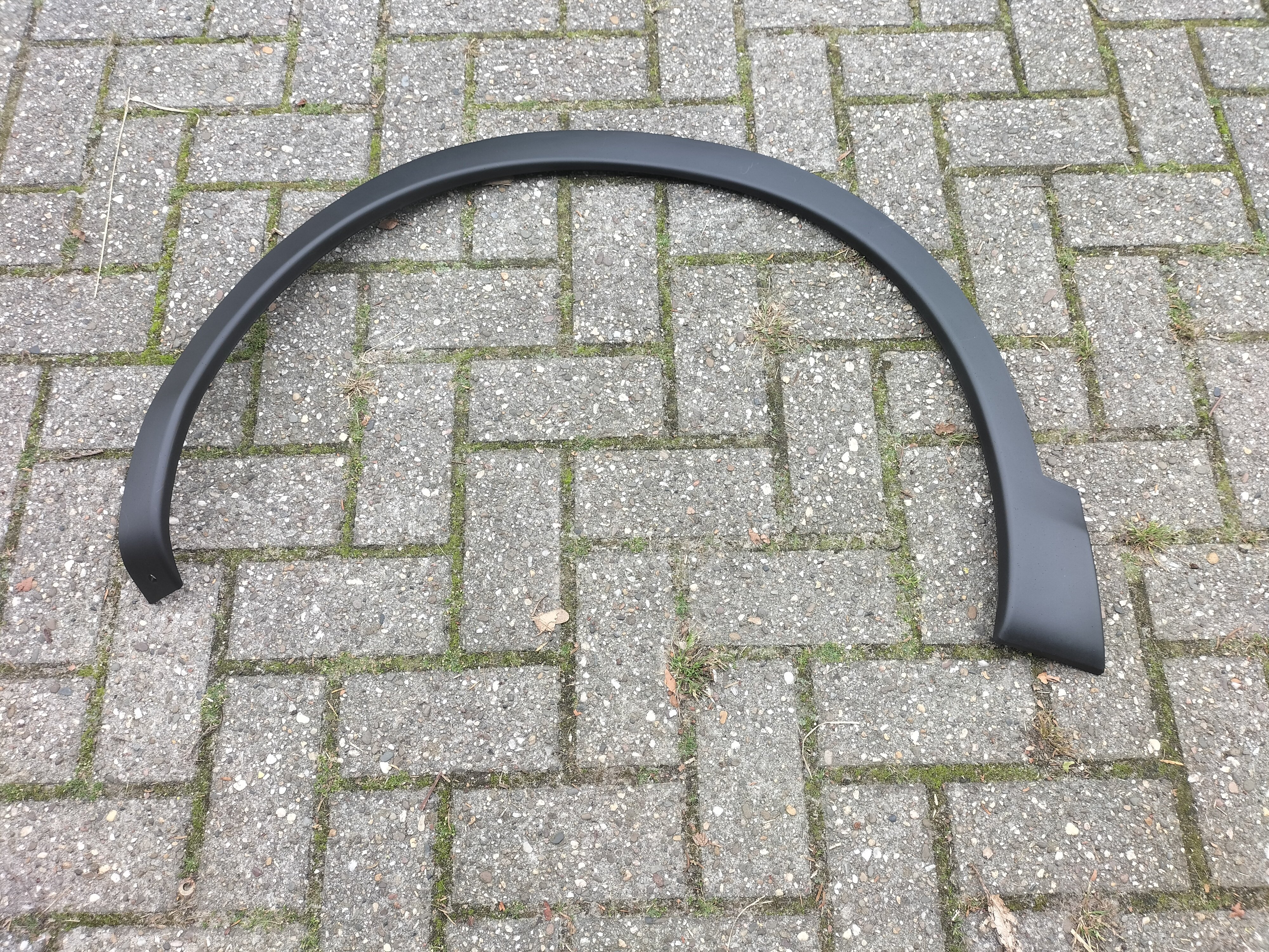 Spatbordverbreder linksvoor Nissan Qashqai J10/ JJ10 63811-BR01A Nieuw.