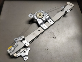 Raammechanisme linksvoor Nissan Micra K14 80721-5FA0A Gebruikt.