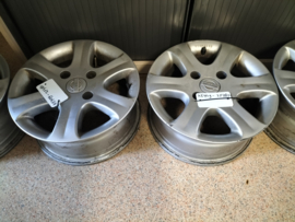 Set aluminium velgen 4 x 100 14 inch Nissan KE409-2F480 Gebruikt.