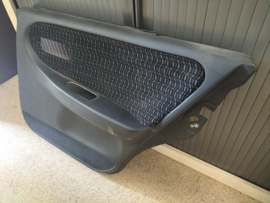 Deurpaneel rechtsachter Nissan Primera P10 (82900-90J00) Gebruikt.