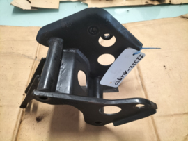 Bracket-engine mounting, rear 11332-AU420 Used part.