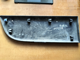 Moulding-front door, right-hand Nissan NV400 X62 80872-00Q0E (808200149R) Used part, little dammage..