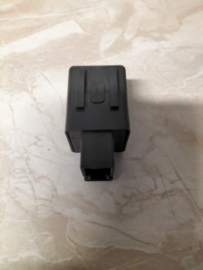 Circuit onderbreker elektrische raambediening Nissan 24330-C9900  CA33/ CK12/ D40/ K11/ N16/ P11/ P12/ R20/ R50/ R51/ T30/ V10/ WP11/ Y61/ Z33/ Z50 Origineel.