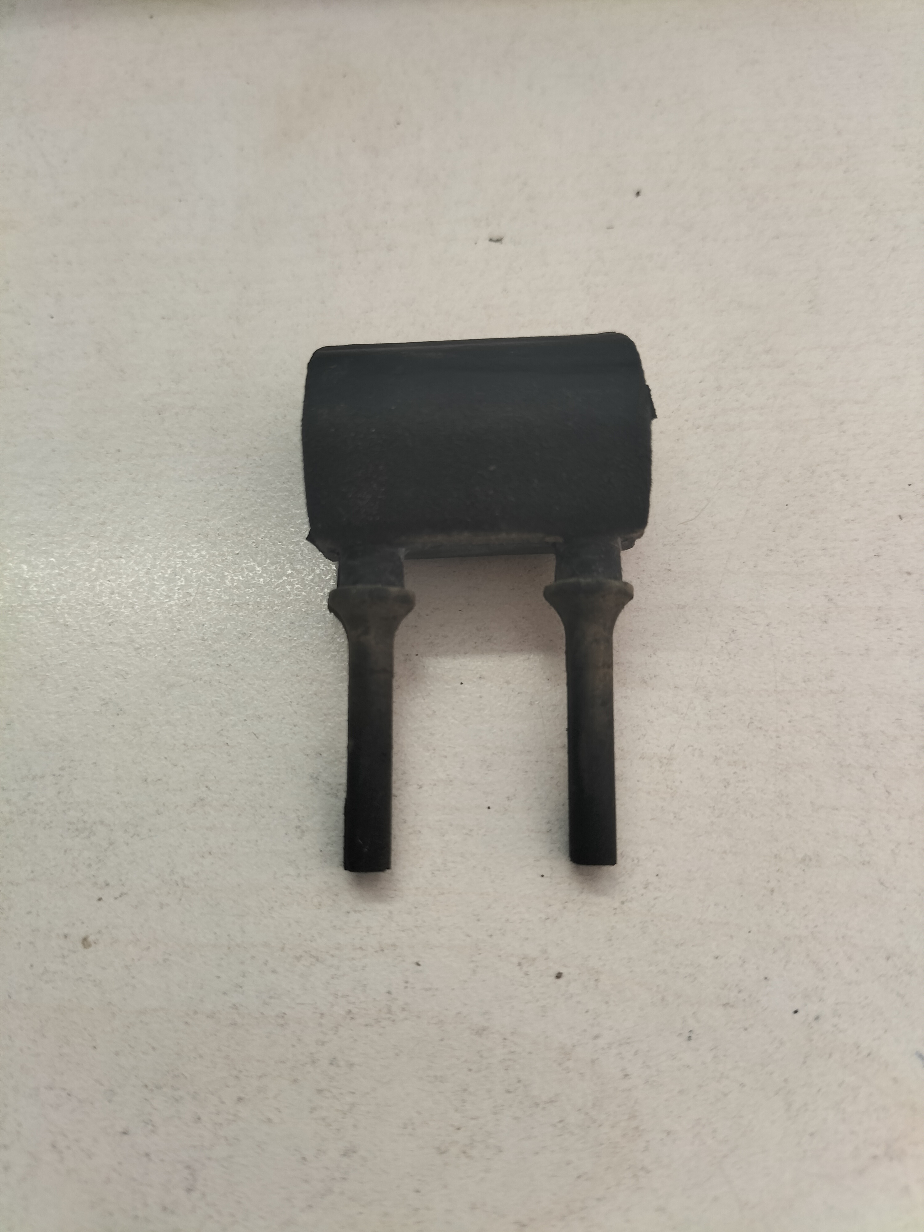 Aanslagrubber hoedenplank Nissan 79990-15F00 N13/ N14/ N15/ S12/ S13 Gebruikt.