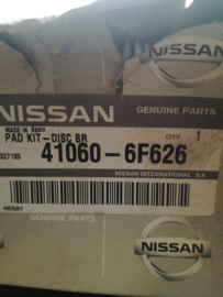 Remblokset vooras Nissan Micra K11 41060-6F626 Halve set origineel.