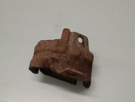 Motorsteun linksvoor TD27 Nissan Terrano2 R20 11220-0F001 Gebruikt.