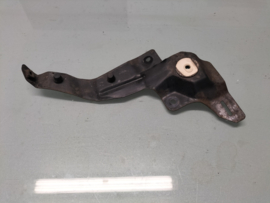Montagesteun achterbumper links Nissan Micra K10 85221-21B00 Gebruikt.
