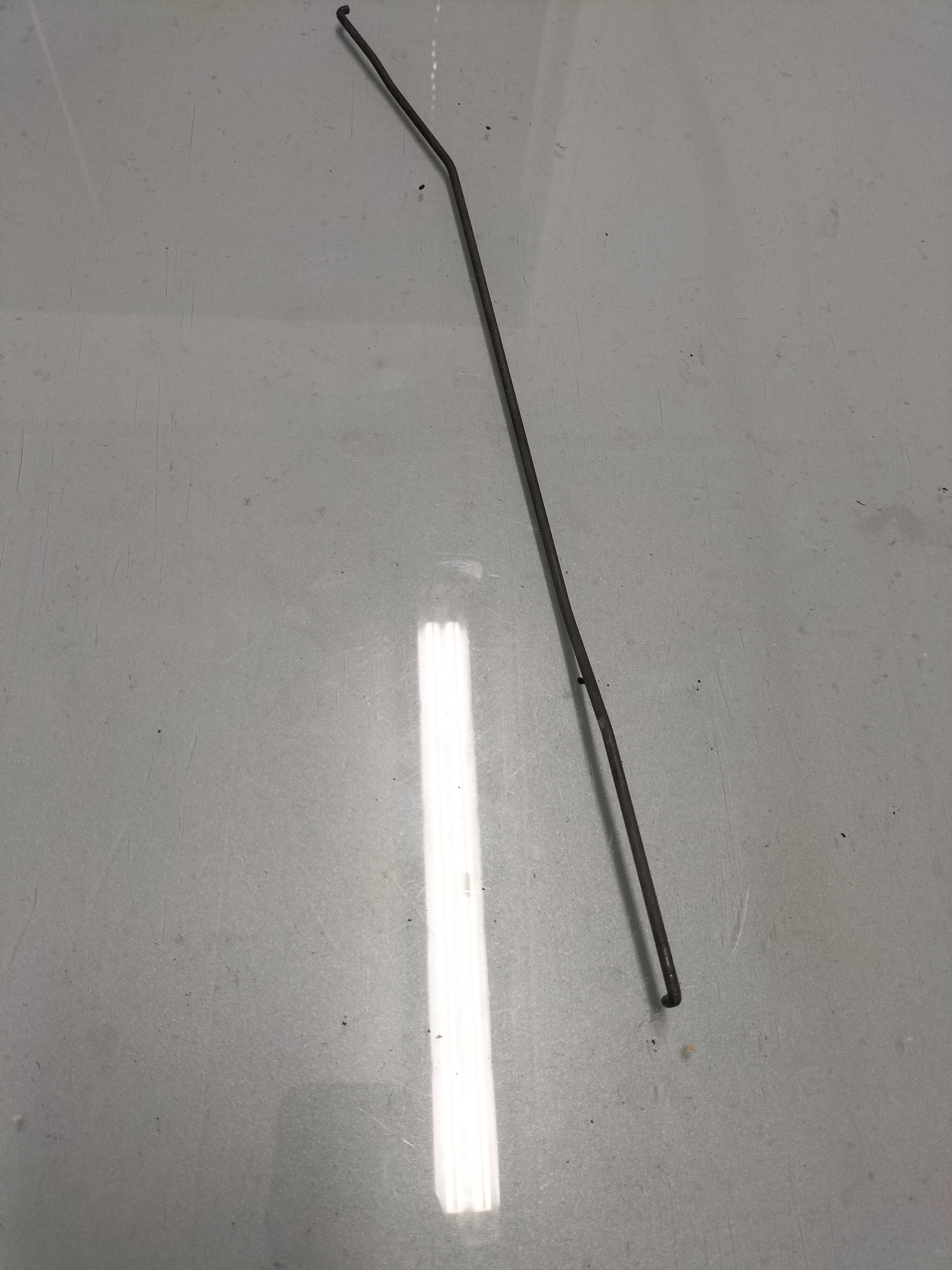 Deurslorbedieningsstang linksachter Datsun Cherry E10 4-deurs sedan 82538-M0300 Gebruikt.