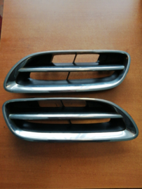 Grille Nissan Micra K11 62310-6F825 (set left + right)