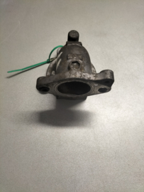 Thermostaathuis YD22DDT / YD22DDTI/ YD22ETI/ YD25DDT Nissan D22/ D22S/ LCD22/ N16/ T30/ V10 11061-AD200 Gebruikt.
