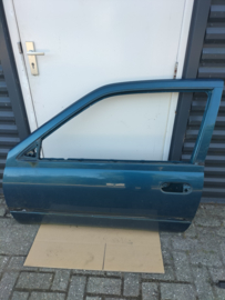 Portier linksvoor Nissan Sunny N14 80101-73C30 (FK1) 3-deurs Gebruikt.