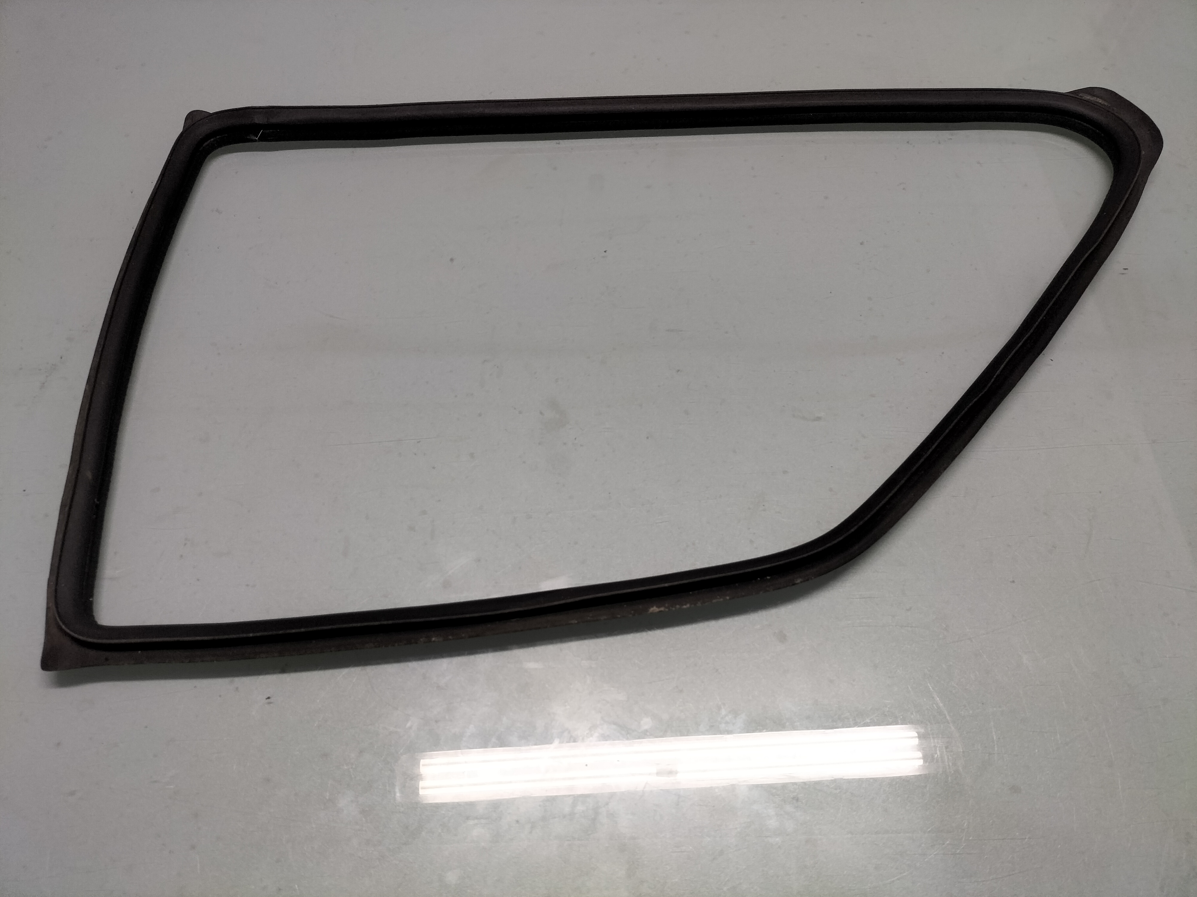 Weatherstrip-side window, right-hand Nissan Micra K10 83330-01B00 Used part.