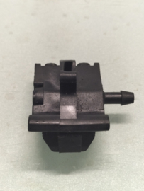 Ruitensproeierkopje rechts Nissan Primera P12 28930-AU800 Gebruikt.
