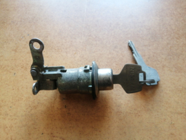 Cylinder set-back door lock Nissan Patrol 160 90600-C8225 Used part.