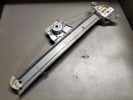 Raammechanisme linksvoor Nissan Micra K14 80721-5FA0A Gebruikt.