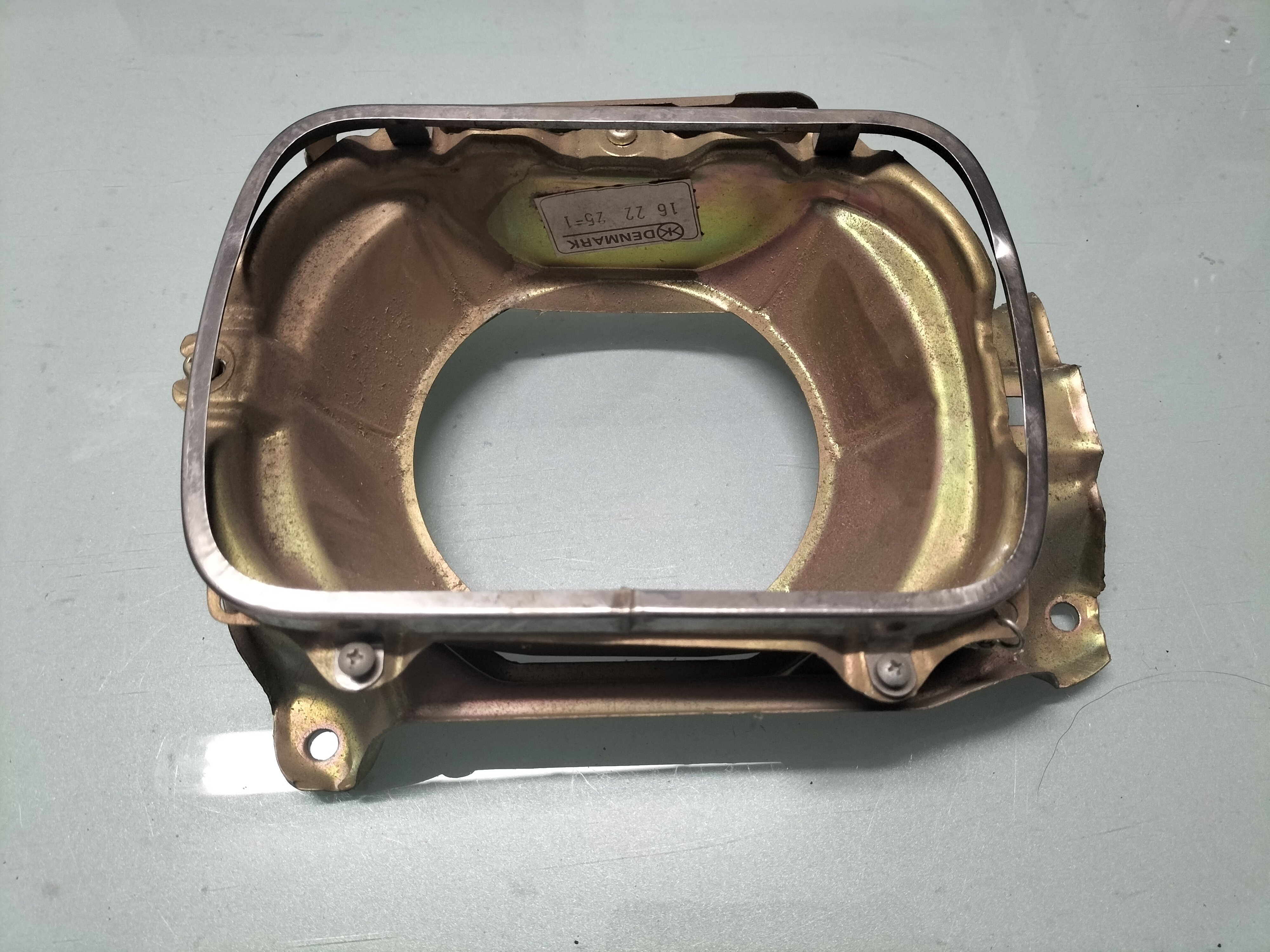 Koplamphuis links Datsun Sunny B310 26017-W7600 + 26023-W7600 (1622251) Nieuw. Minimale roestvorming.