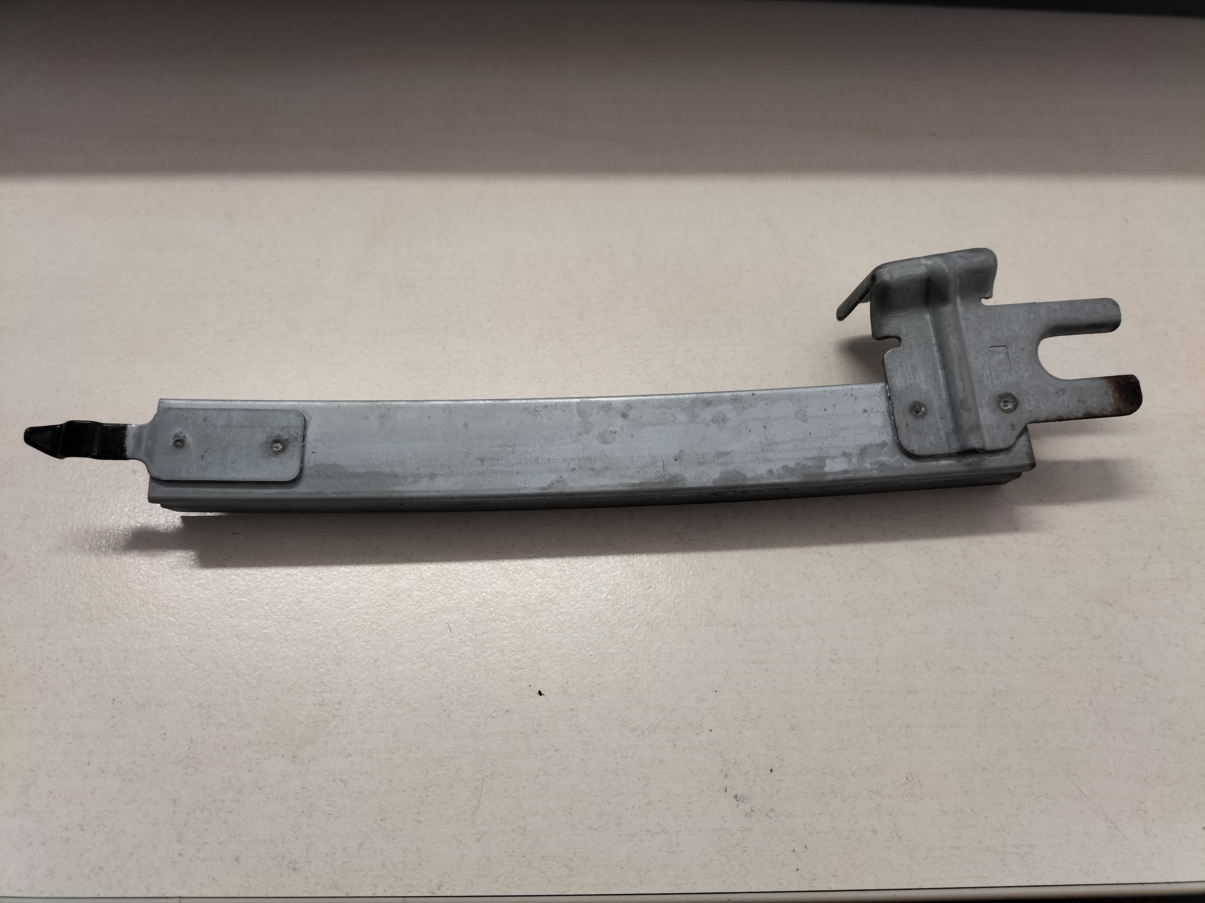 Portierraamgeleider linksachter Nissan Qashqai J10 82217-JD000 Gebruikt.