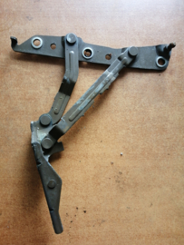 Kofferklepscharnier links Nissan Primera P11 84401-9F030