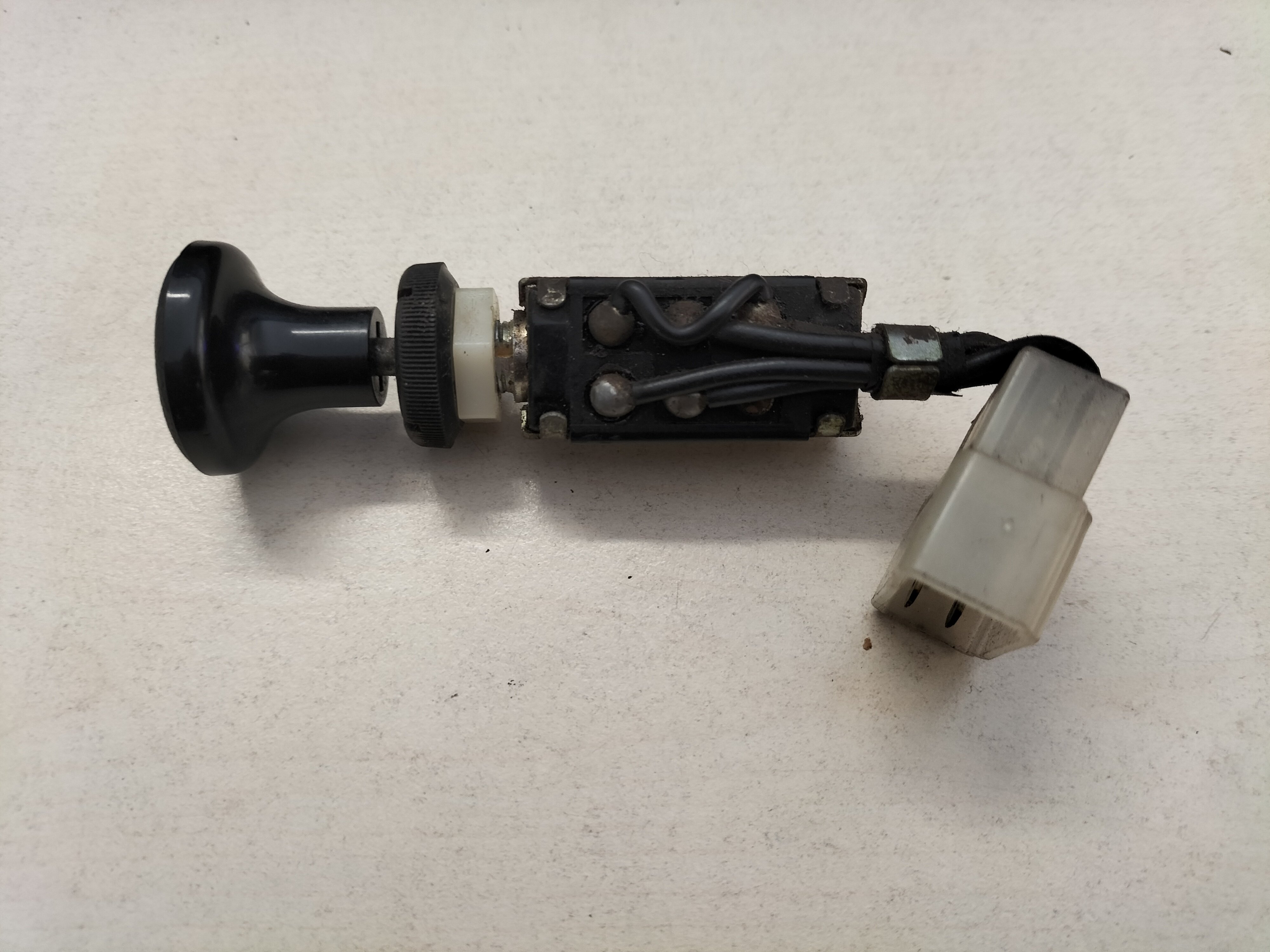 Assy-switch, lighting Datsun Cherry E10 Sedan/ Wagon 25160-M0901 Used part.
