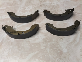 Shoe set-rear brake Nissan Primera P10 44060-70J28 New.