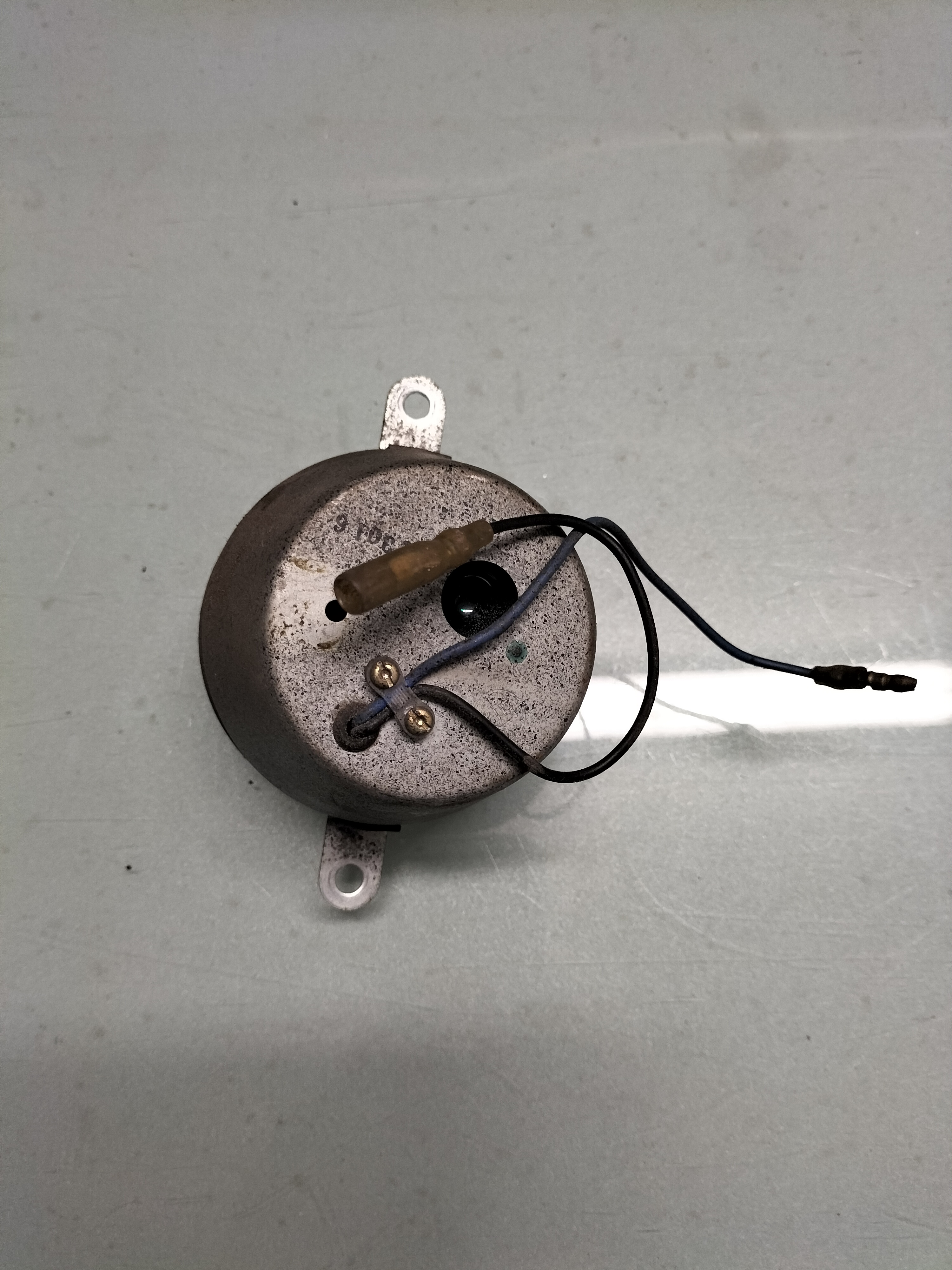 Klok Datsun Cherry E10 27380-M0209 Gebruikt.