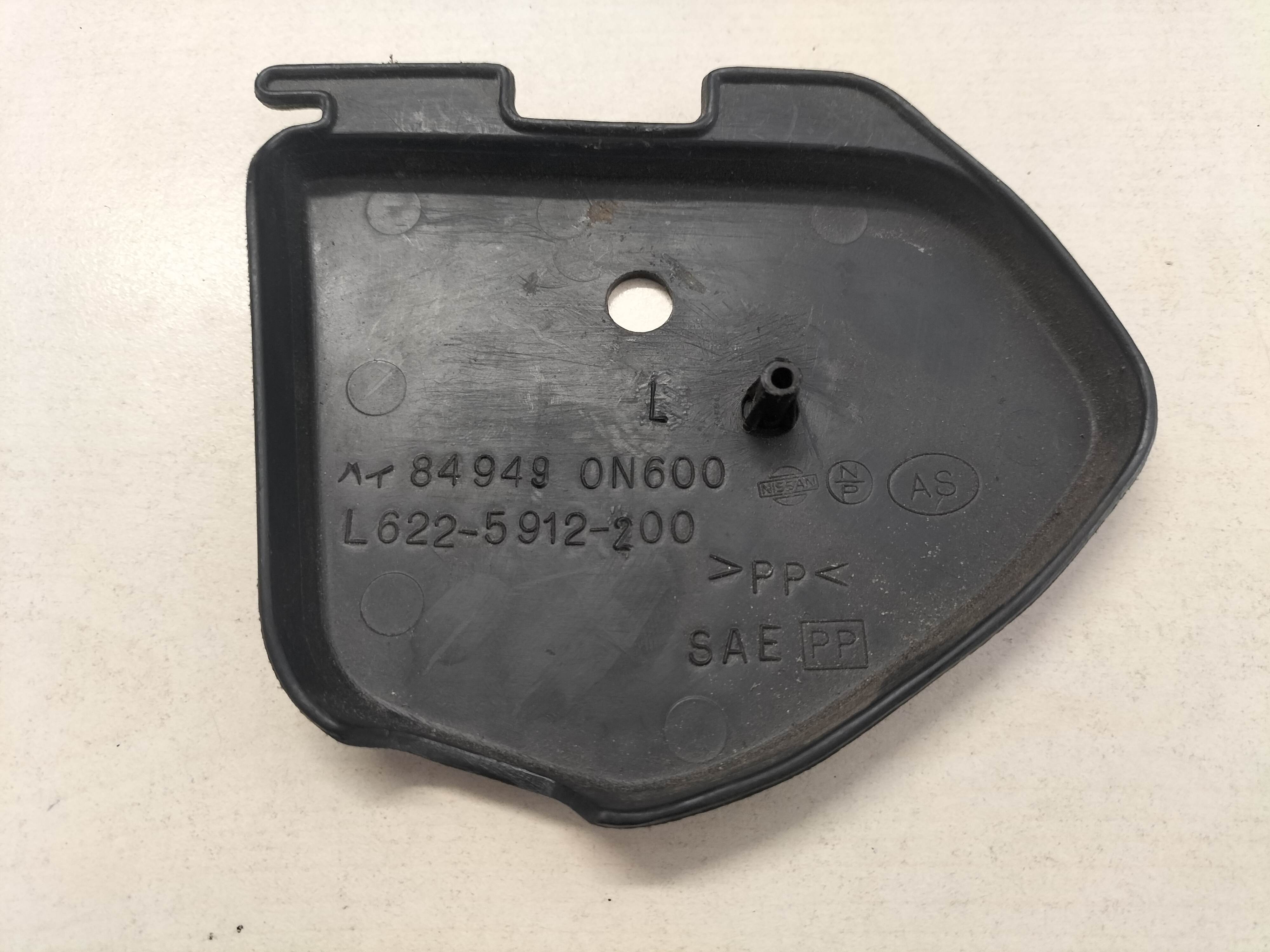 Afdekkap kofferbakbekleding links Nissan Almera N15 GTI N15 84949-0N600 Gebruikt.