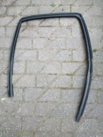 Raamgeleiderubber rechtsachter Nissan Primera P11 82330-2F003