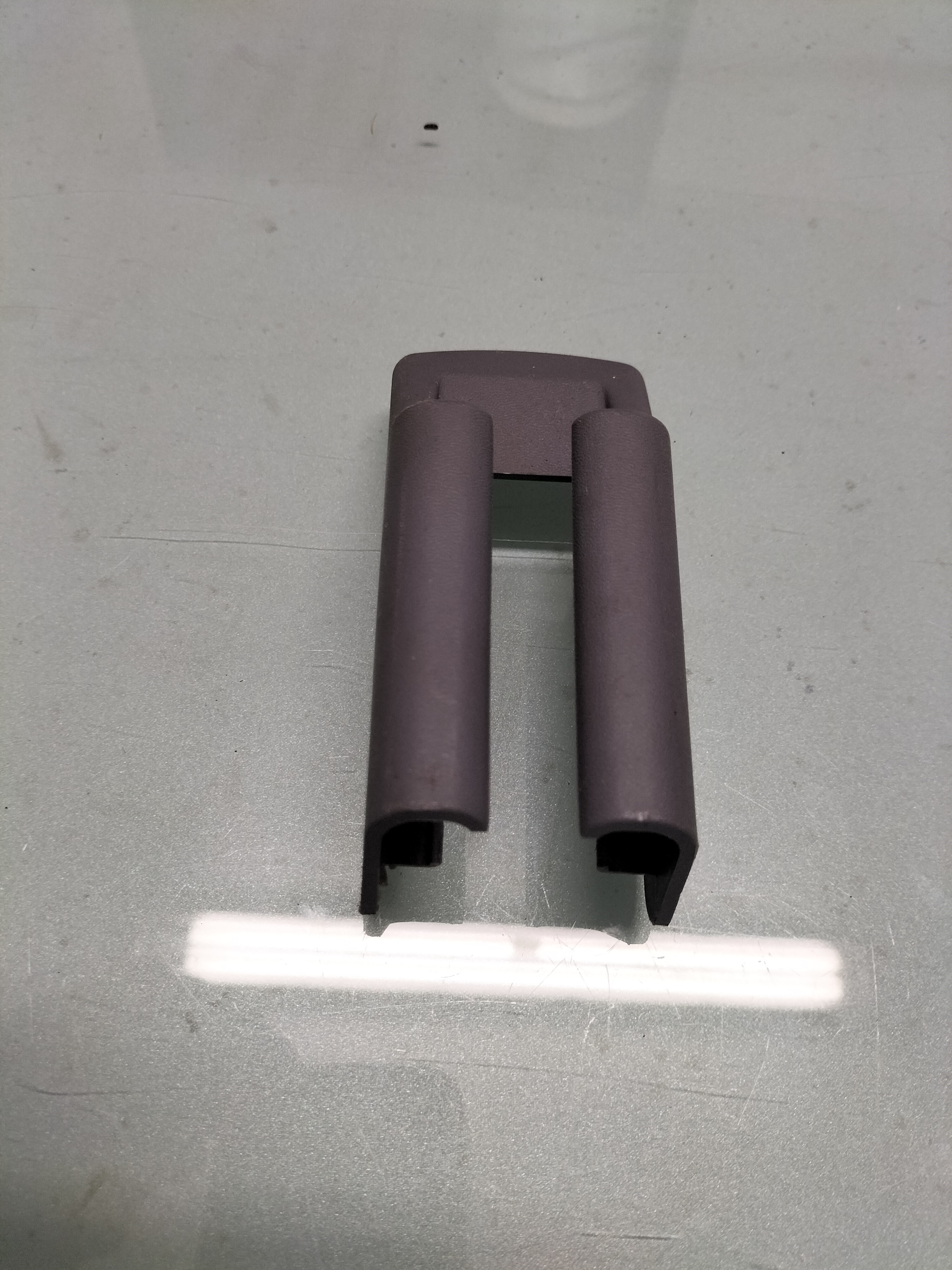 cover seat slider front seat Nissan Almera Tino V10 Used                                                                                     (87508-BU000)                                 87508-BU7008