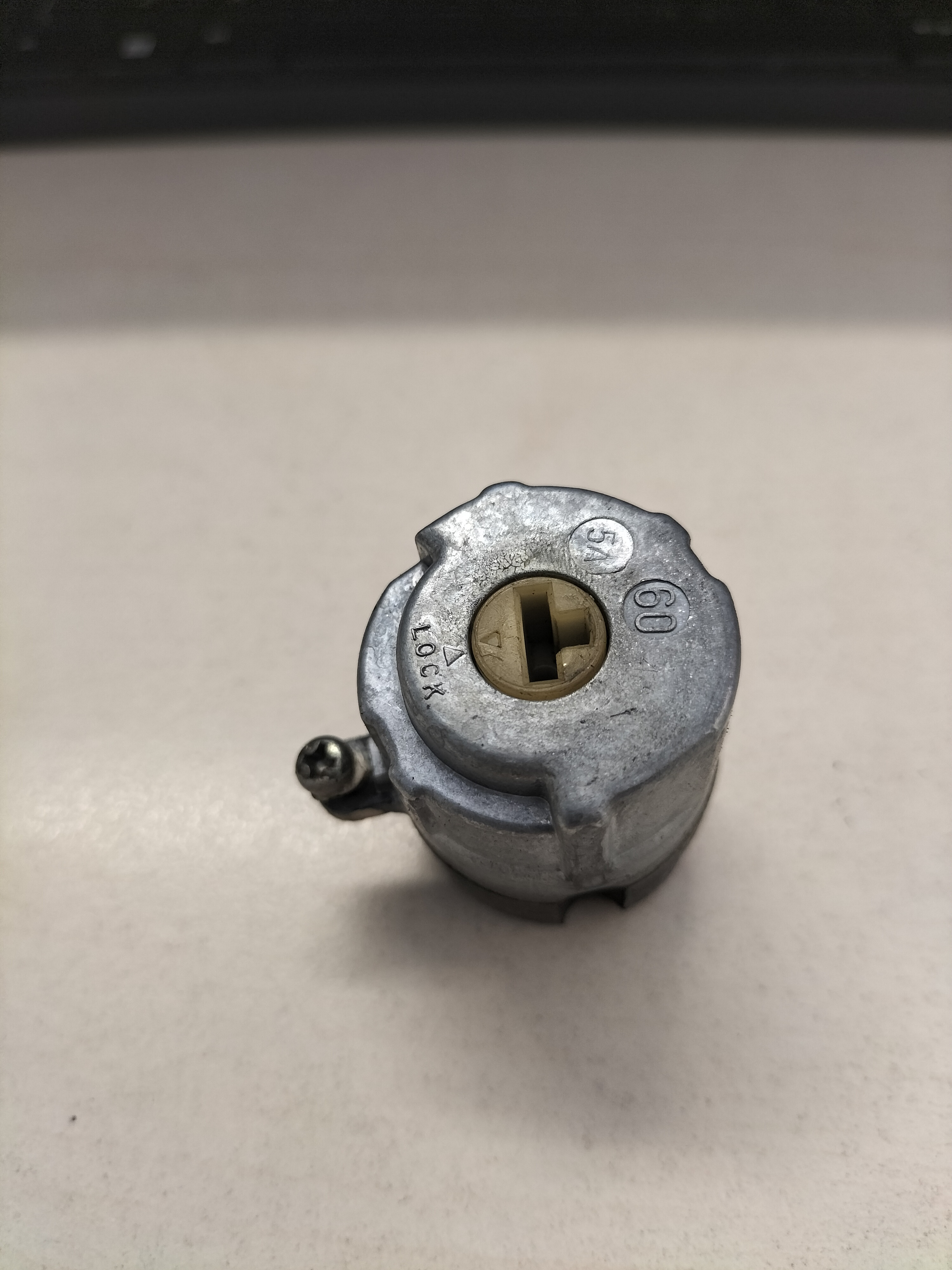 Elektrisch gedeelte contactslot Datsun Cherry E10 48750-E4700 Gebruikt.
