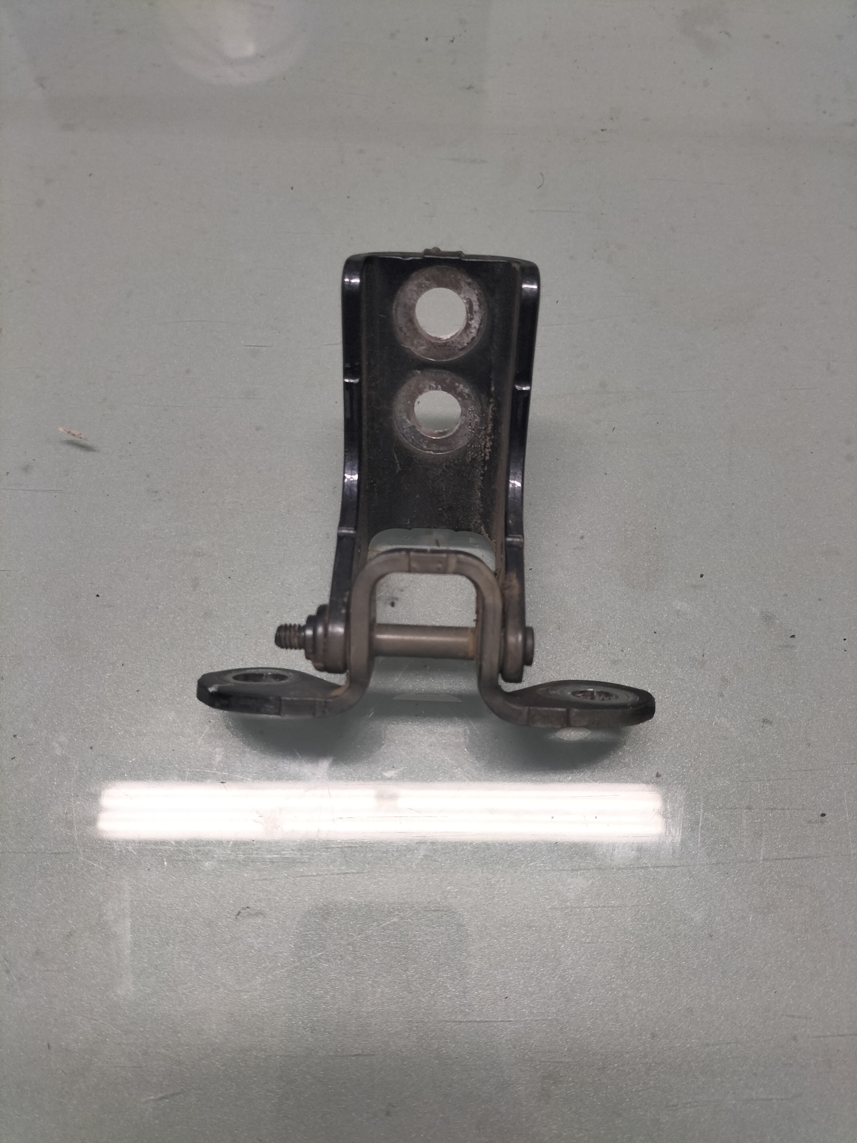 Deurscharnier achterportier Rechtsonder Nissan Micra K14 82420-5FA1A Gebruikt