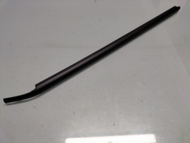 Sierlijst buitenzijde achterportier links Nissan Note E11 82821-9U000 Origineel.