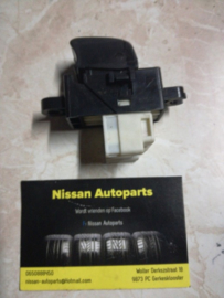 Switch power window, assist / rear Nissan 25411-0V000 D22/ N16/ R20/ R50/ T30/ V10/ Y61 used part